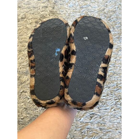 UGG Kids' Fluff Yeah Spotty Faux Shearling Genuine Sheepskin Sandal 4 - Picture 7 of 7